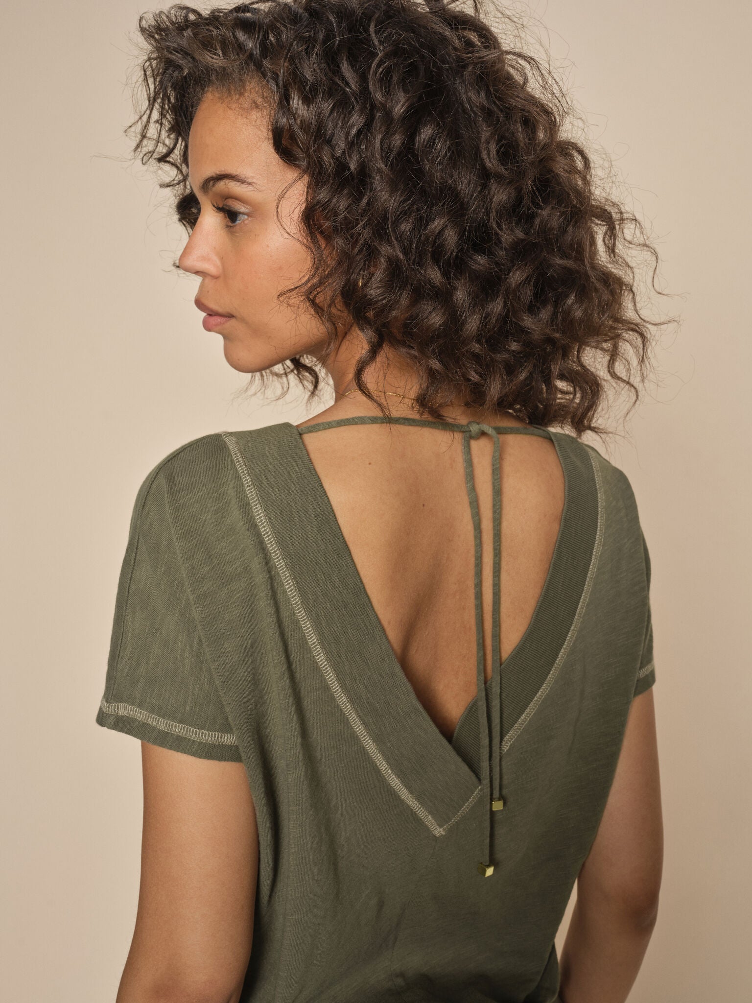 Modelshot / Dusty Olive / Detail